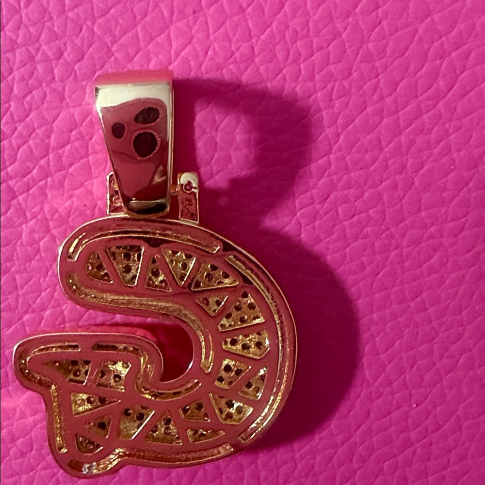 Gold plated G Initial Pendant - Picture 2 of 2